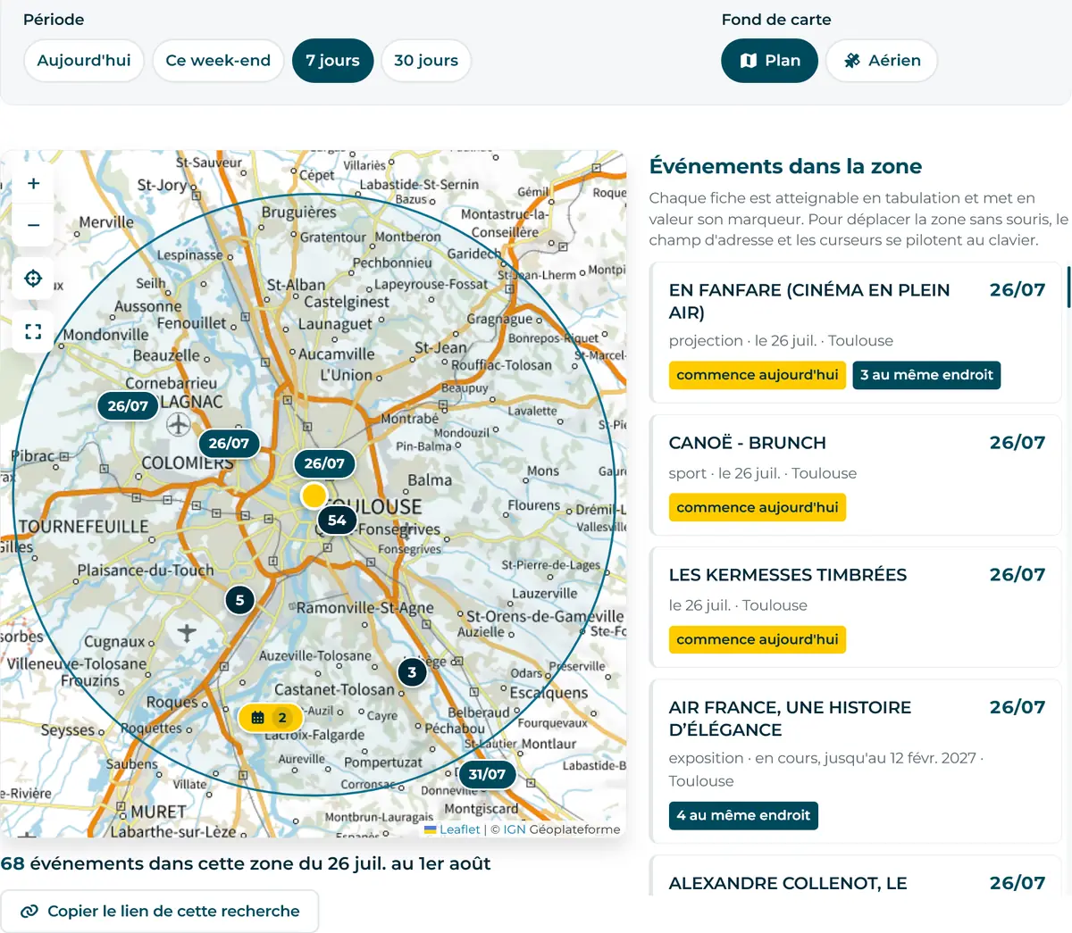 Carte des événements en Occitanie : une zone de recherche circulaire centrée sur Toulouse, des pastilles de date et de regroupement sur un fond de plan IGN, et à droite une liste de fiches indiquant le type, la date et la commune de chaque événement.